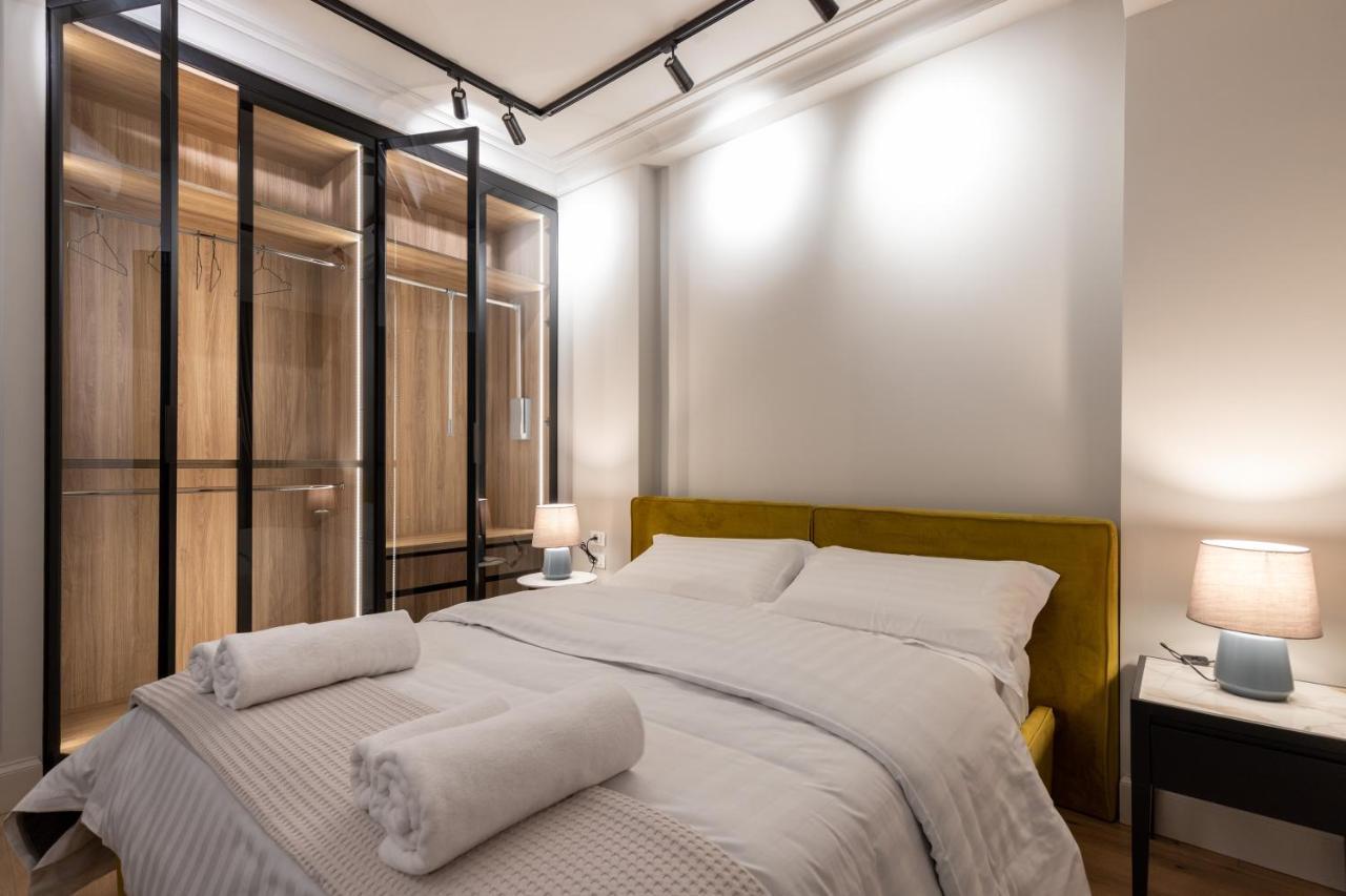 Night Inn Tirana Zewnętrze zdjęcie